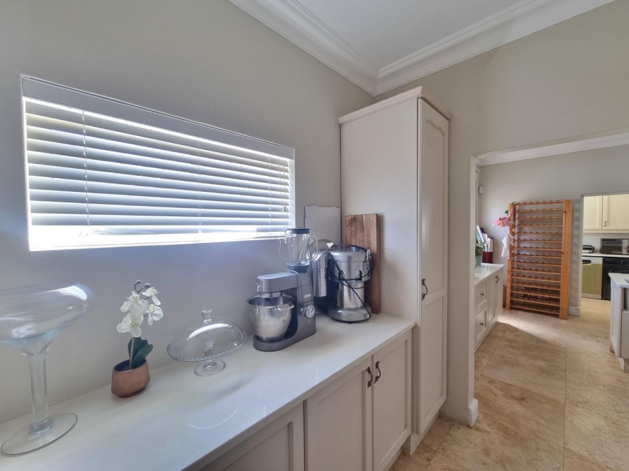 5 Bedroom Property for Sale in Sandbaai Western Cape